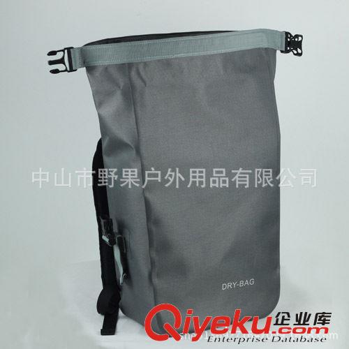 2014廠家現(xiàn)貨時(shí)尚流行卷口大容量防水背包訂制原始圖片2