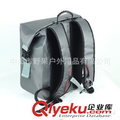 2014廠家現(xiàn)貨時(shí)尚流行卷口大容量防水背包訂制原始圖片3
