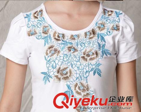 民族風 精美花朵刺繡 夏季圓領短袖T恤 女原始圖片3