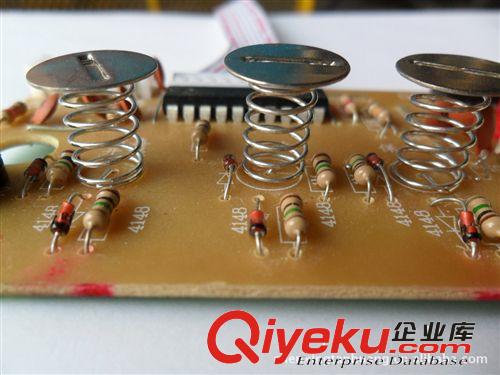 專業(yè)供應(yīng)小家電器控制板觸摸感應(yīng)按鍵開(kāi)關(guān)彈簧，輕觸感應(yīng)開(kāi)關(guān)彈片原始圖片3