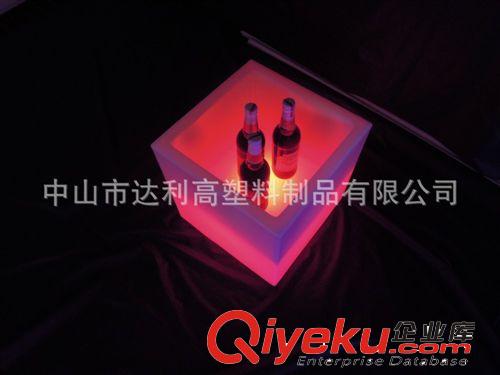 供應(yīng)LED發(fā)光冰桶 方形冰桶 立方體冰桶 {zx1}發(fā)光冰桶
