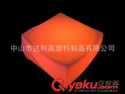 供應(yīng)led發(fā)光家具 發(fā)光方桌 發(fā)光茶幾 休閑時尚酒吧家具 酒吧茶幾