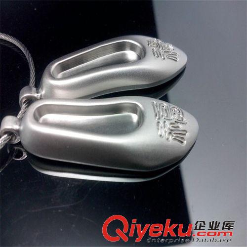 個(gè)性時(shí)尚唐裝鞋子情侶鑰匙扣 金屬logo福祿鑰匙扣 情人節(jié)禮物批發(fā)原始圖片2