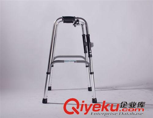 FST8202 交互固定功能，亮銀色直腳助行器，實體店傳供