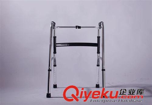 FST8202 交互固定功能，亮銀色直腳助行器，實體店傳供