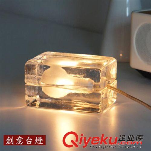 三腳木架創(chuàng)意臺燈 學(xué)習(xí)裝飾燈飾 臥室床頭工作燈具 溫馨時尚臺燈