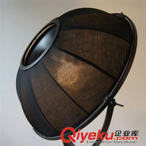 簡(jiǎn)約現(xiàn)代時(shí)尚三腳落地?zé)?意大利大氣個(gè)性客廳燈 臥室書(shū)房燈具燈飾原始圖片3
