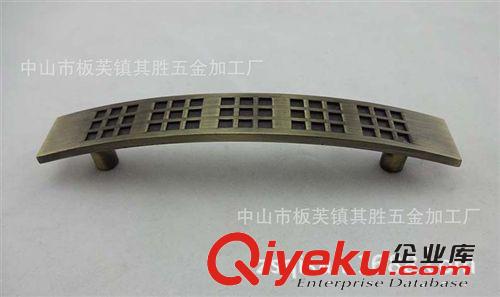 I141廠家直銷(xiāo)櫥柜用歐式美式雙孔鉻色鋅合金拉手