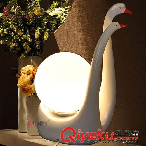 潤新批發(fā)歐式現(xiàn)代時尚創(chuàng)意窩巢龍蛋式臺燈酒店臥室床頭照明R898