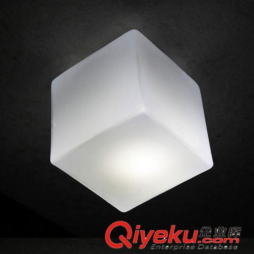 現(xiàn)代簡約白色玻璃方形吸頂燈飾 陽臺過道燈 個性餐廳臥室書房燈具原始圖片3
