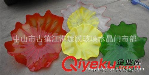 廠家生產(chǎn)琉璃荷葉盤異性手工玻璃樹葉酒店軟裝飾品