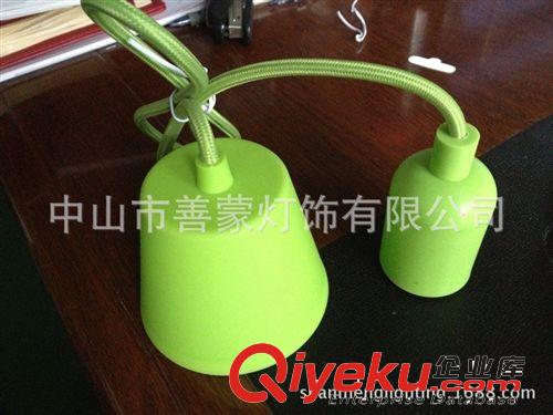 廠家供應(yīng)現(xiàn)代簡易吊燈組件 塑料吸頂罩帶硅膠燈杯燈頭原始圖片2
