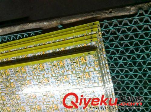 供應(yīng)LEDfr-4雙面玻纖板貼片，3014 PCB玻纖板 線路板生產(chǎn)廠家直銷