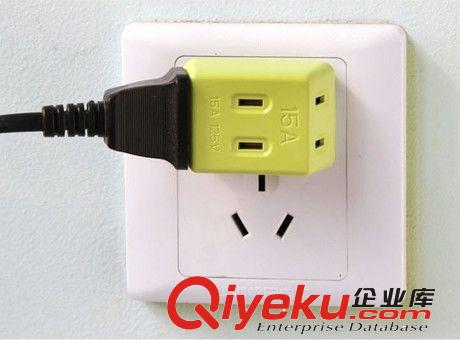 電源轉(zhuǎn)換插頭插座一轉(zhuǎn)三多功能轉(zhuǎn)換器一分三電源旅行插頭無(wú)線插座