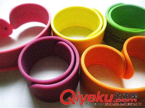 【熱銷優(yōu)質(zhì)產(chǎn)品】時(shí)尚型硅膠pp手環(huán)，可印刷多色logo、熱銷新品