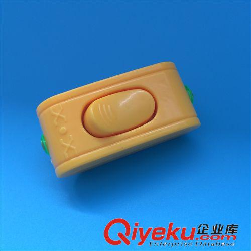 原廠直銷優(yōu)質(zhì)塑料坦克型床頭開關(guān) 船型開關(guān) 翹板開關(guān) 型號(hào)136