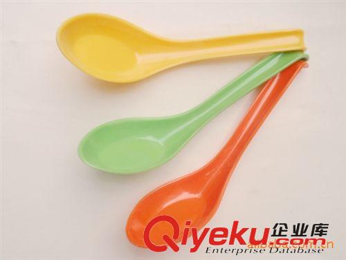 8038 加厚彩色塑料小勺子*调羹 塑料勺 长13.5cm