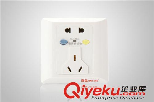 廠家批發(fā)5V1A雙USB充電器五孔防漏電保護(hù)墻壁插座 86型5孔插座