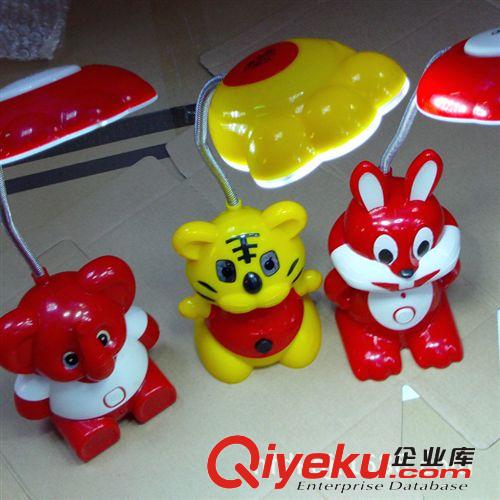 熱銷(xiāo)供應(yīng)LED佳格7738充電學(xué)習(xí)床頭臺(tái)燈 批發(fā)
