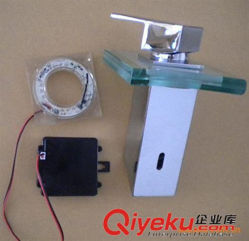 供應(yīng)LED水龍頭，四方體LED瀑布水龍頭，LED變色瀑布面盆水龍頭原始圖片3