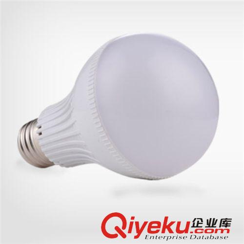 專業(yè)供應(yīng)LED塑膠燈泡 led3W5W7W9W 大功率塑膠節(jié)能球泡燈