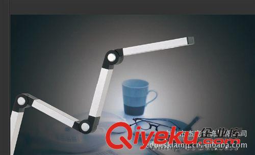 {dj2}供應(yīng) 可折疊伸縮 采用多晶硅光源 環(huán)保節(jié)能 臺(tái)燈 JK821原始圖片2
