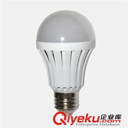 【廠家供應(yīng)】8006LED塑料殼球泡 貼片節(jié)能燈泡 E27螺口 高亮光源原始圖片3