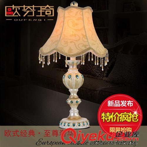 歐式臥室臺燈田園風(fēng)格燈具 創(chuàng)意床頭燈大號樹脂臺燈tj批發(fā)瘋搶