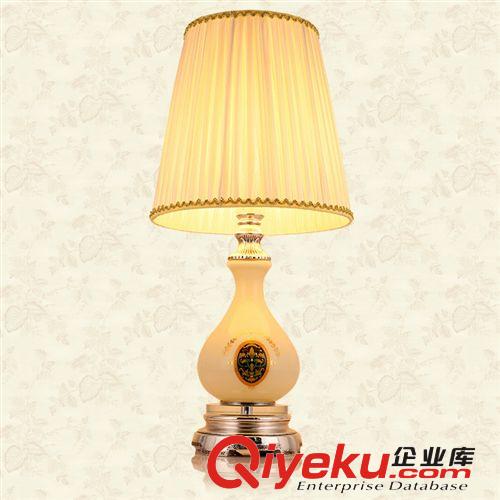 琉璃泡泡裙擺手鎦工藝溫馨臺燈