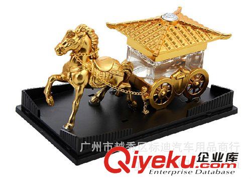 創(chuàng)意汽車馬拉車香水座車載香薰座馬車酒瓶gd香水瓶車用擺件原始圖片2