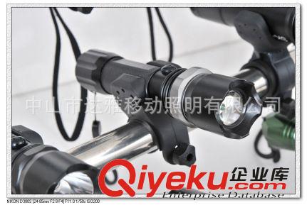 DYL-02C強(qiáng)光LED手電筒配車充可調(diào)光CREE Q5五瓦家居必需品