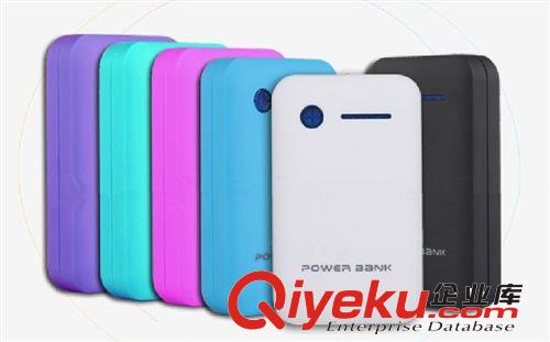 熱賣雙USB供橡膠油移動電源 8600大容量手機充電寶禮品廠家批發(fā)原始圖片2