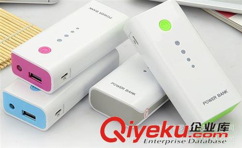 移動電源 5600MA 蘋果手機充電寶三星電池棒帶LED燈 五環(huán)移動電源原始圖片3