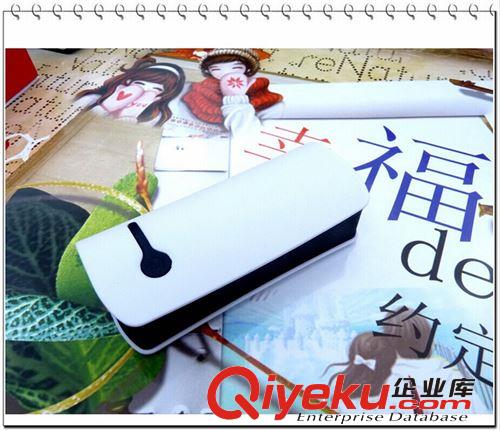 廠家直銷2節(jié)小蠻腰移動(dòng)電源  3000毫安充電寶 禮品{sx}隨身充