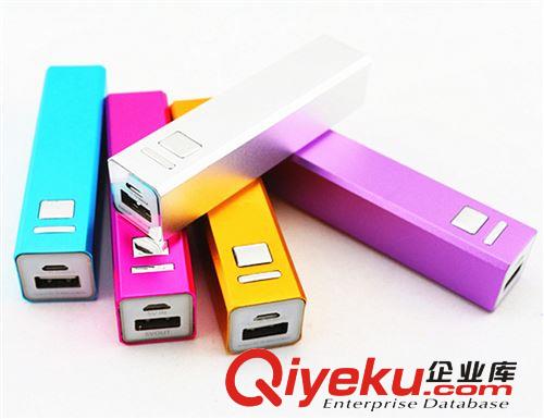 2013新款優(yōu)品 通用型彩色方柱金屬移動電源電源 2600按鍵充電寶