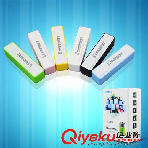 廠家供應7800MAH帶顯示屏雙USB手機伴侶外置電池