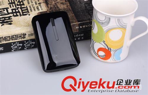 移動(dòng)電源禮品移動(dòng)電源三節(jié)8400毫安手機(jī)充電寶廠家批發(fā)OEM原始圖片3