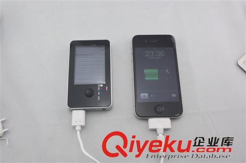 太陽能移動(dòng)電源  充電寶2600ma車載手機(jī)usb{wn}充電器