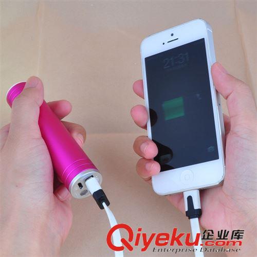 圓柱形移動(dòng)電源新款 帶手電筒鋁合金 足容2200毫安充電寶生產(chǎn)商原始圖片3