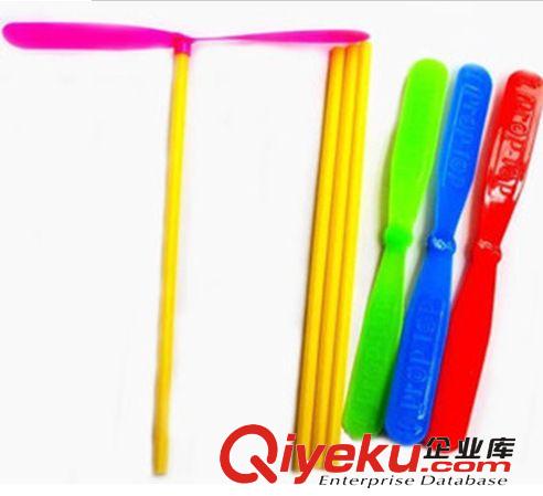 廠家批發(fā)懷舊經(jīng)典竹蜻蜓 手搓塑料雙飛葉飛天仙 螺旋200個(gè)/包原始圖片2