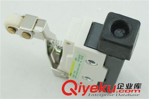 OMRON/歐姆龍 D4MC-3030 行程開關(guān)