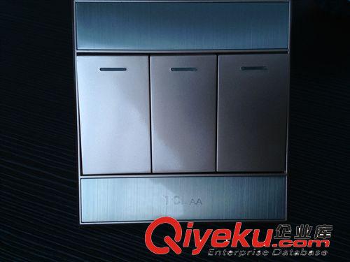 家用A8寬屏不銹鋼系列三位雙控墻壁開關(guān)原始圖片2