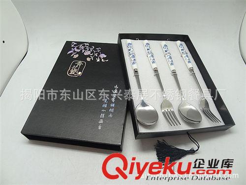 供應(yīng)不繡鋼環(huán)保餐具套裝，兔年禮品促銷餐具、禮品精靈卡通餐具原始圖片3