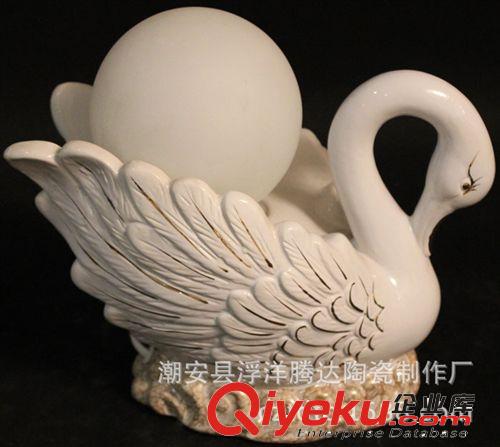 廠家批發(fā)陶瓷燈飾燈具 精美歐式臺燈 家居擺飾品 天鵝臺燈 D024原始圖片2