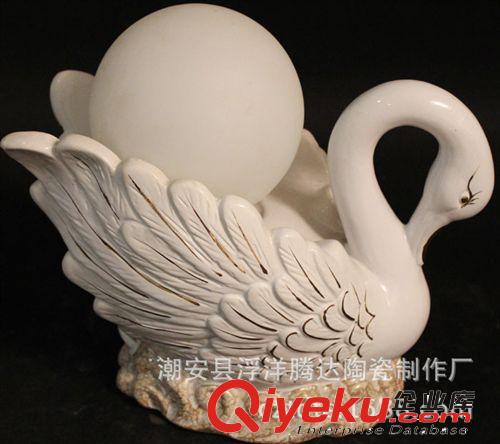 廠家批發(fā)陶瓷燈飾燈具 精美歐式臺燈 家居擺飾品 天鵝臺燈 D024原始圖片3