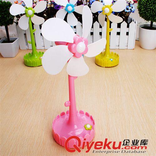 夏天必備 花園USB風(fēng)扇 鄰舍工坊專(zhuān)利產(chǎn)品 帶香薰功能便攜風(fēng)扇爆款原始圖片2