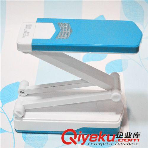 優(yōu)樂(lè)明(kt貓青蛙)  -801  LED充電式小臺(tái)燈頭部旋轉(zhuǎn)開(kāi)關(guān)宿舍學(xué)