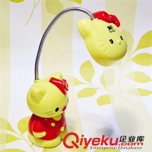 霸諾8826充電折疊式LED臺(tái)燈護(hù)眼看書閱讀工作節(jié)能床頭小臺(tái)燈原始圖片2