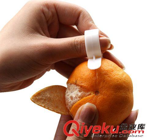 自產(chǎn) 蝸牛剝皮器 實(shí)用指環(huán)型巧妙開橙器 手指剝橙器 水果剝皮器