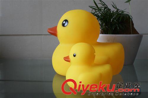 兒童玩具幼嬰兒戲水鴨搪膠加大鴨戲水鴨捏捏響香港大黃鴨大號批發